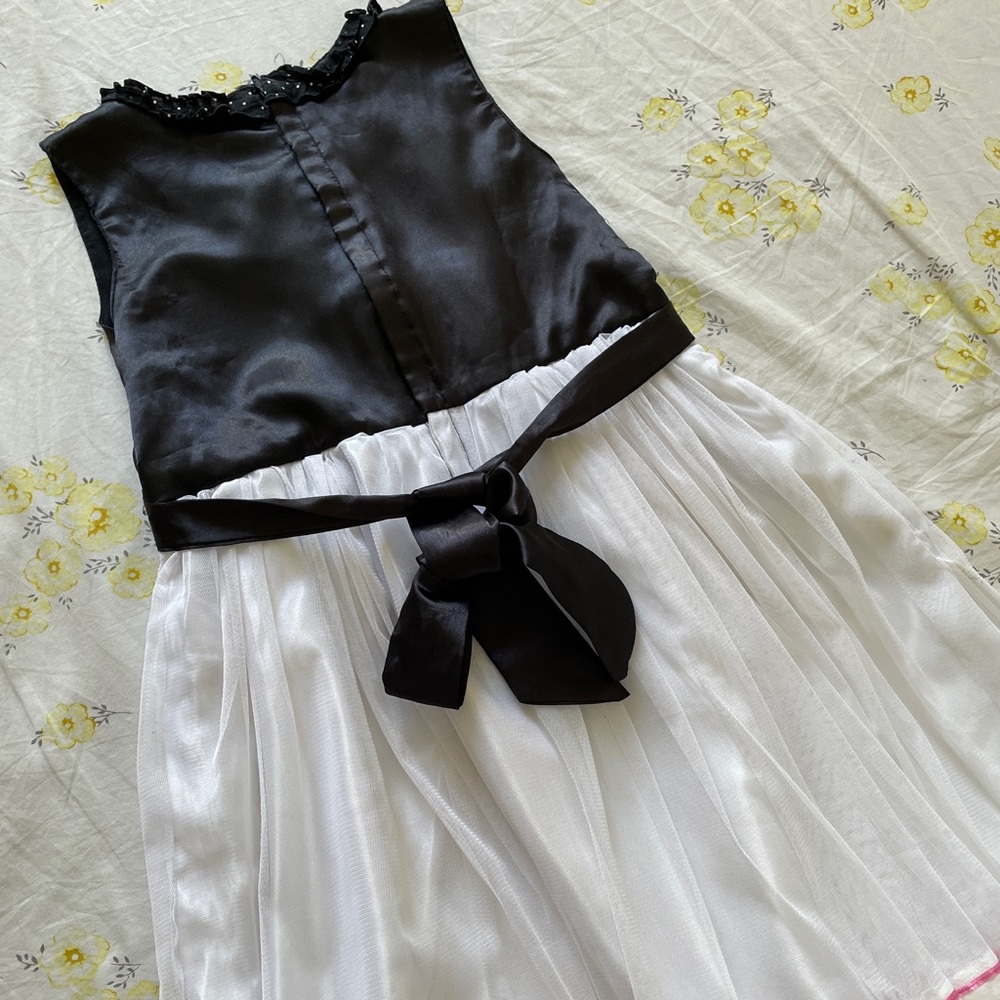Black & White Flare Frock-Size 28(6-7 years)- Used - Picture 12 of 17